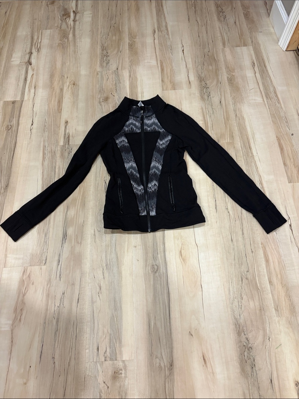 Womens Black Zip-Front Athletic Jacket with Gray Pattern